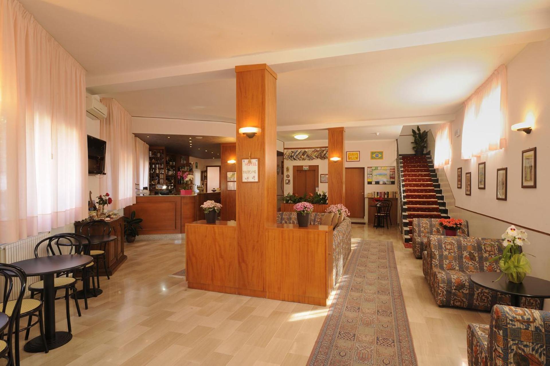 Hotel Tritone Laigueglia Exterior photo