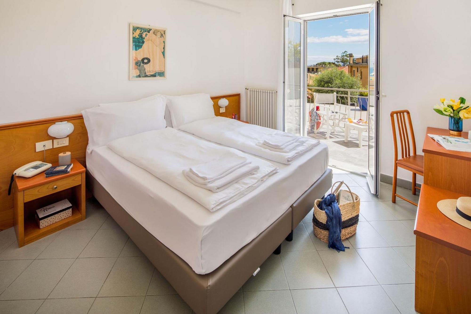 Hotel Tritone Laigueglia Exterior photo