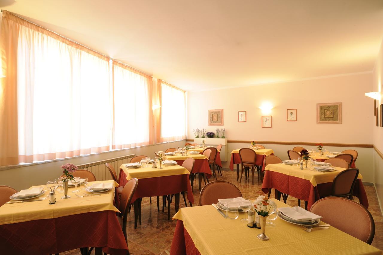 Hotel Tritone Laigueglia Exterior photo