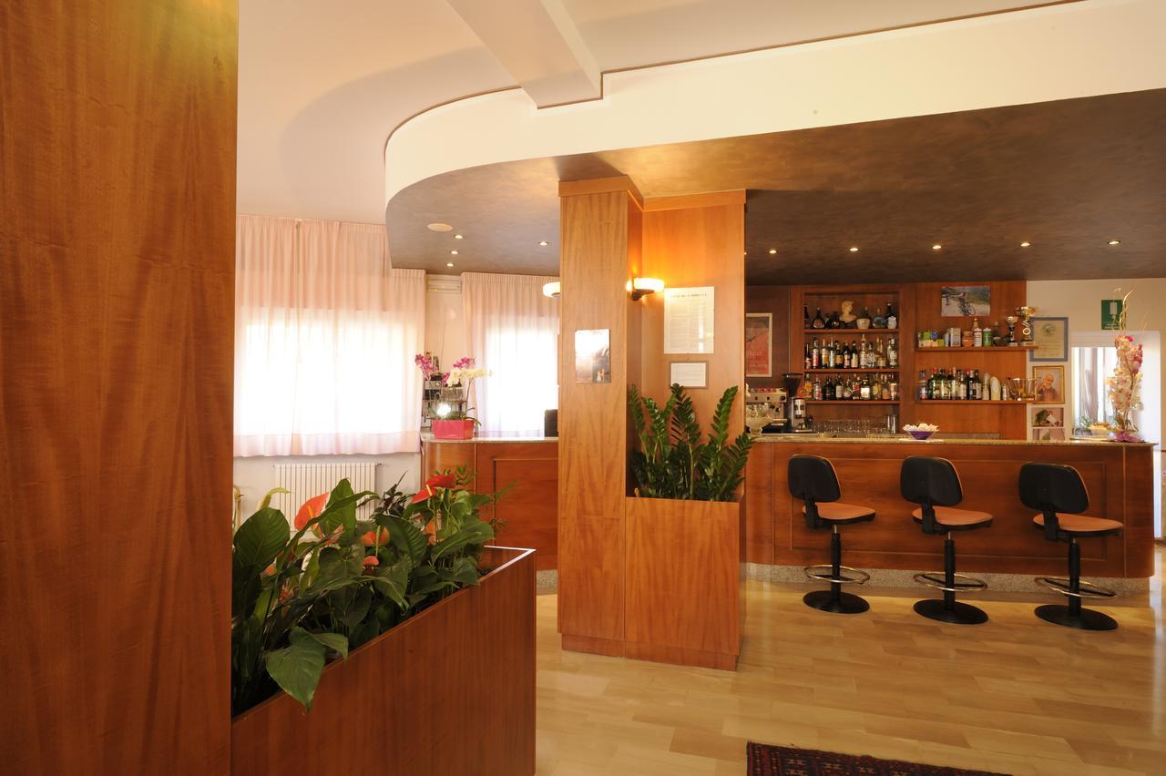 Hotel Tritone Laigueglia Exterior photo